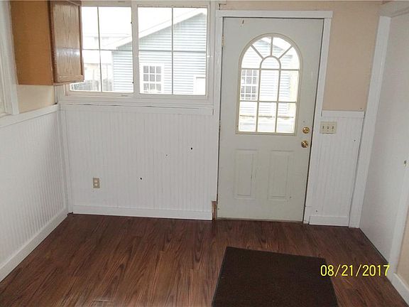 5th image of 19 Wood St