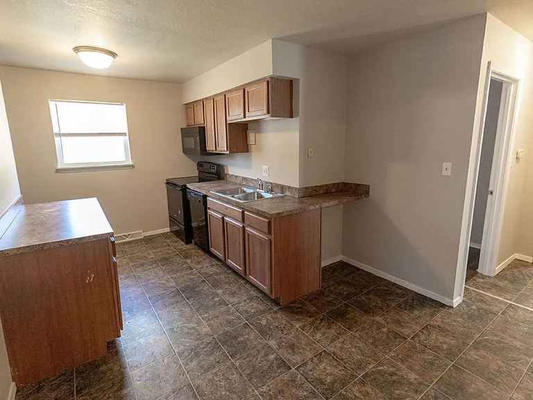 1011 W Ash St — Photo 7
