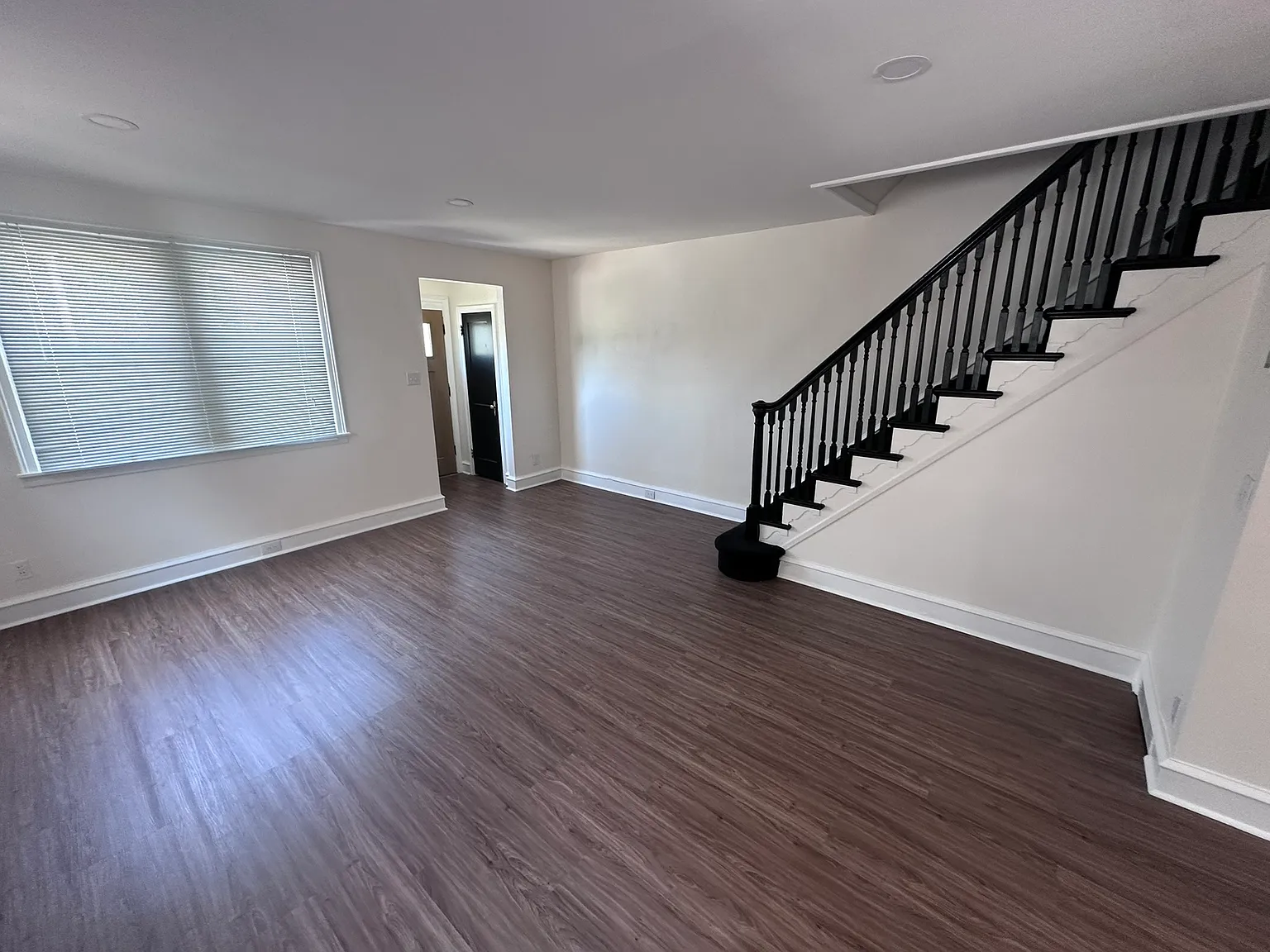 3 bed, 1.5 bath, 1262 sqft, $2,275 — Photo 3
