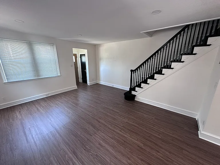 1538 Clearview St — Photo 3