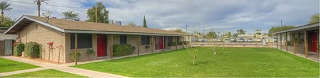 1941 W Morten Ave — Photo 16