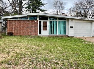 2745 Holiday Hill Dr, Florissant, MO 63033