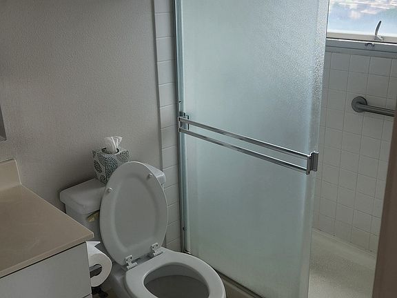 PRIMARY BEDROOM ENSUITE BATH