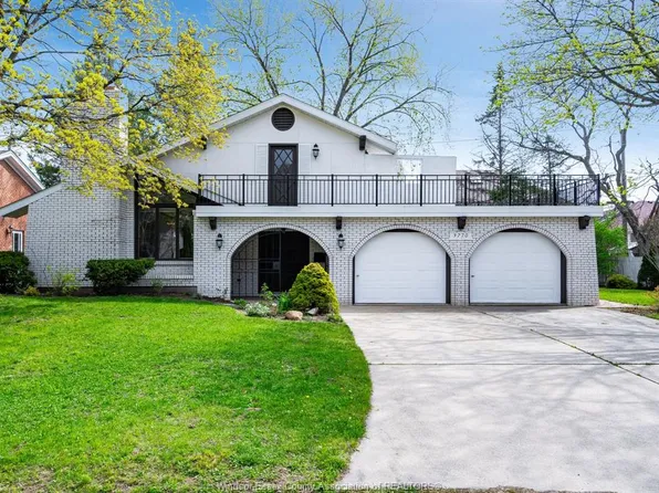 3770 Huntington Ave, Windsor, ON N9E 3W8