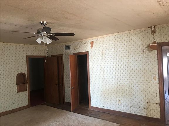5th image of 2401 Coggin Ave