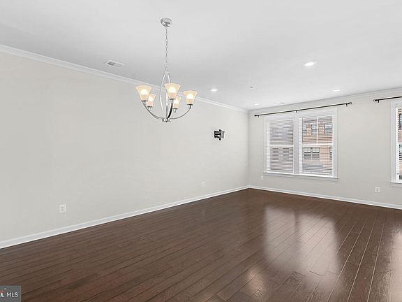 5th image of 45137 Kincora Dr