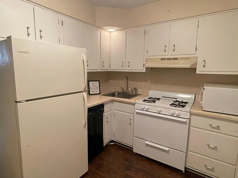 235 E Palatine Rd #1C — Photo 2