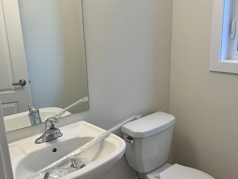 42 Rowlock St — Photo 9