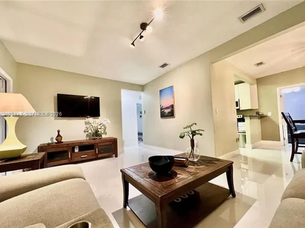 1380 SW 11th St #1, Miami, FL 33135