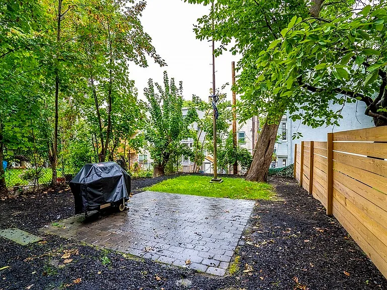 494 Sumner St #3B — Photo 8