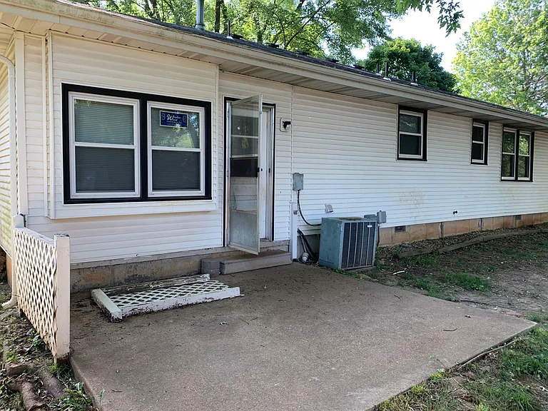 223 S Meadowview Ave — Photo 20