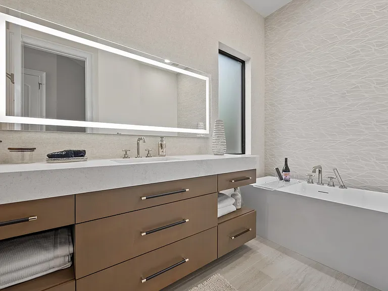 7474 NE Bay Cove Ct — Photo 65