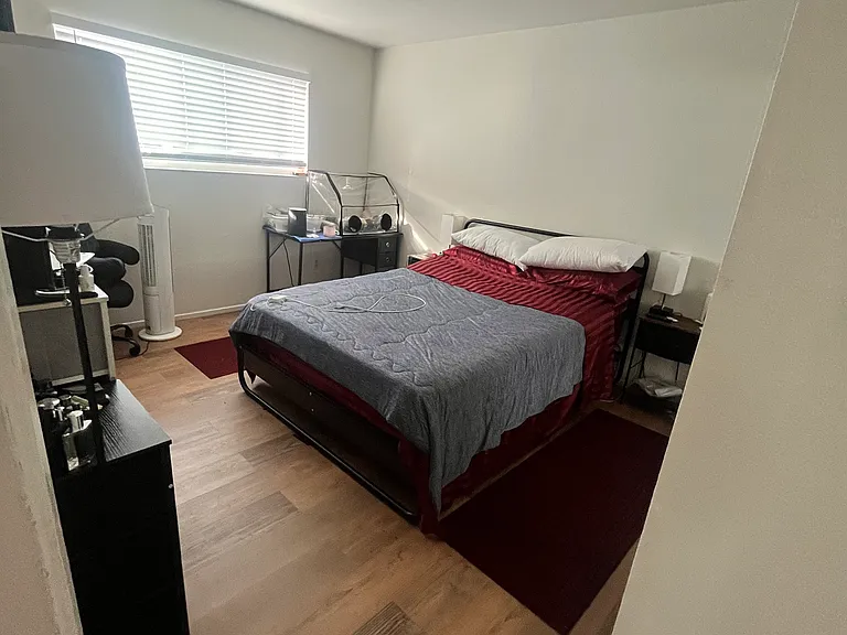 582 E H St #4 — Photo 7