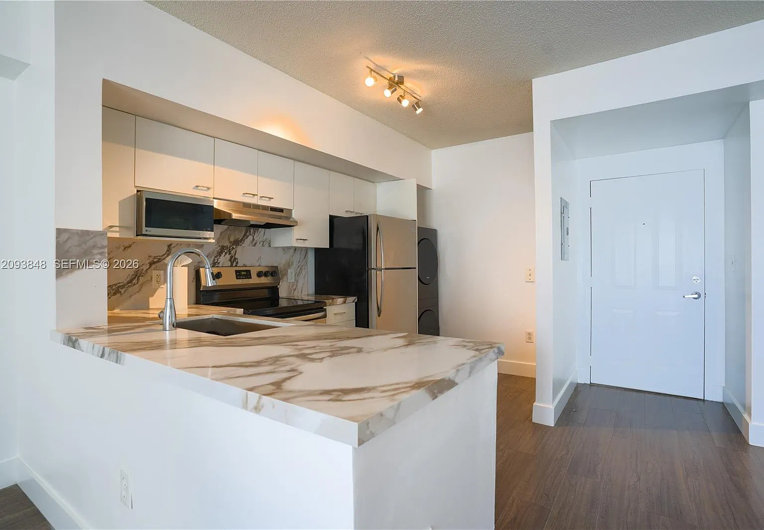 Blue Lagoon Condo — Photo 3