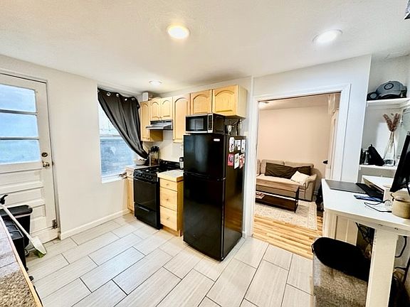 3rd image of 220 Hanover St APT 4