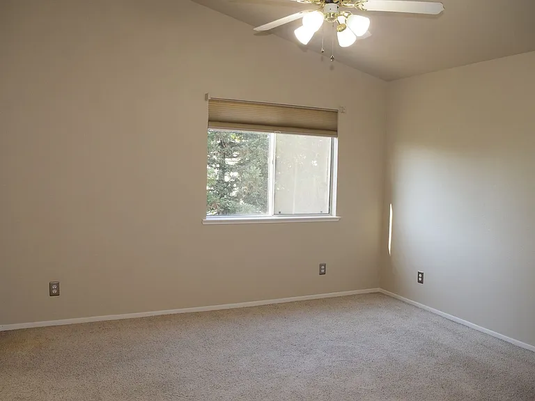 1608 Poppy Cir — Photo 4