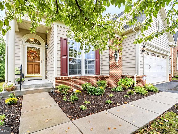 2nd image of 10590 Edwardian Ln #139