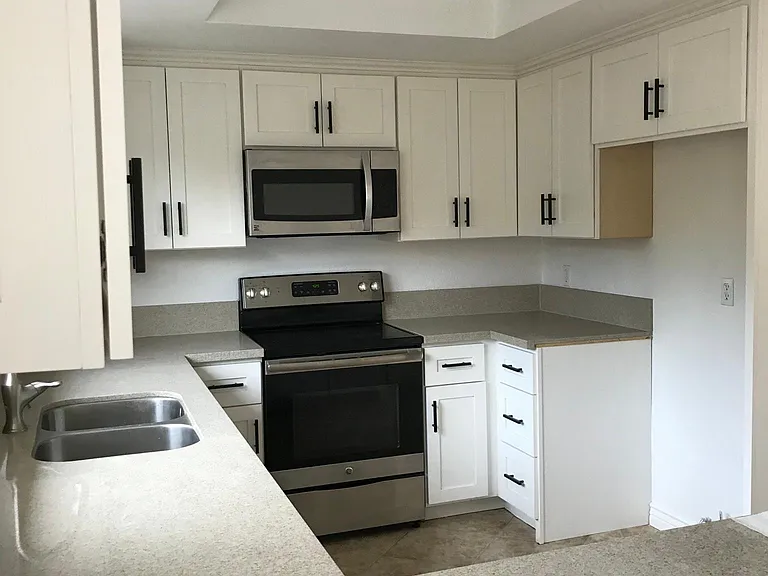 1731 Melrose Ave #42 — Photo 3