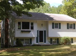 128 Butlertown Rd, Waterford, CT 06385