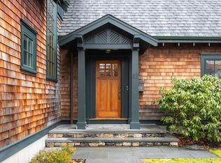 32 Standish Cir, Wellesley, MA 02481