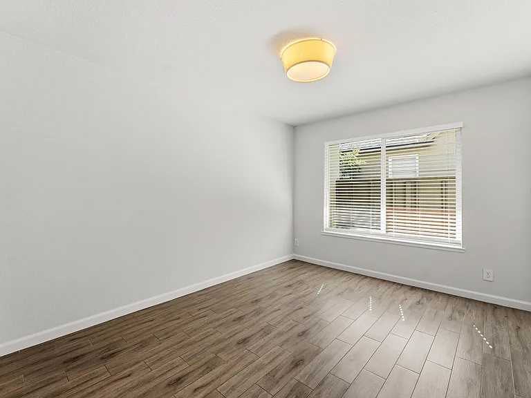 2522 T St #5 — Photo 15