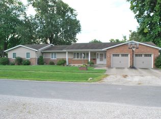 408 W Locust St, Chatham, IL 62629