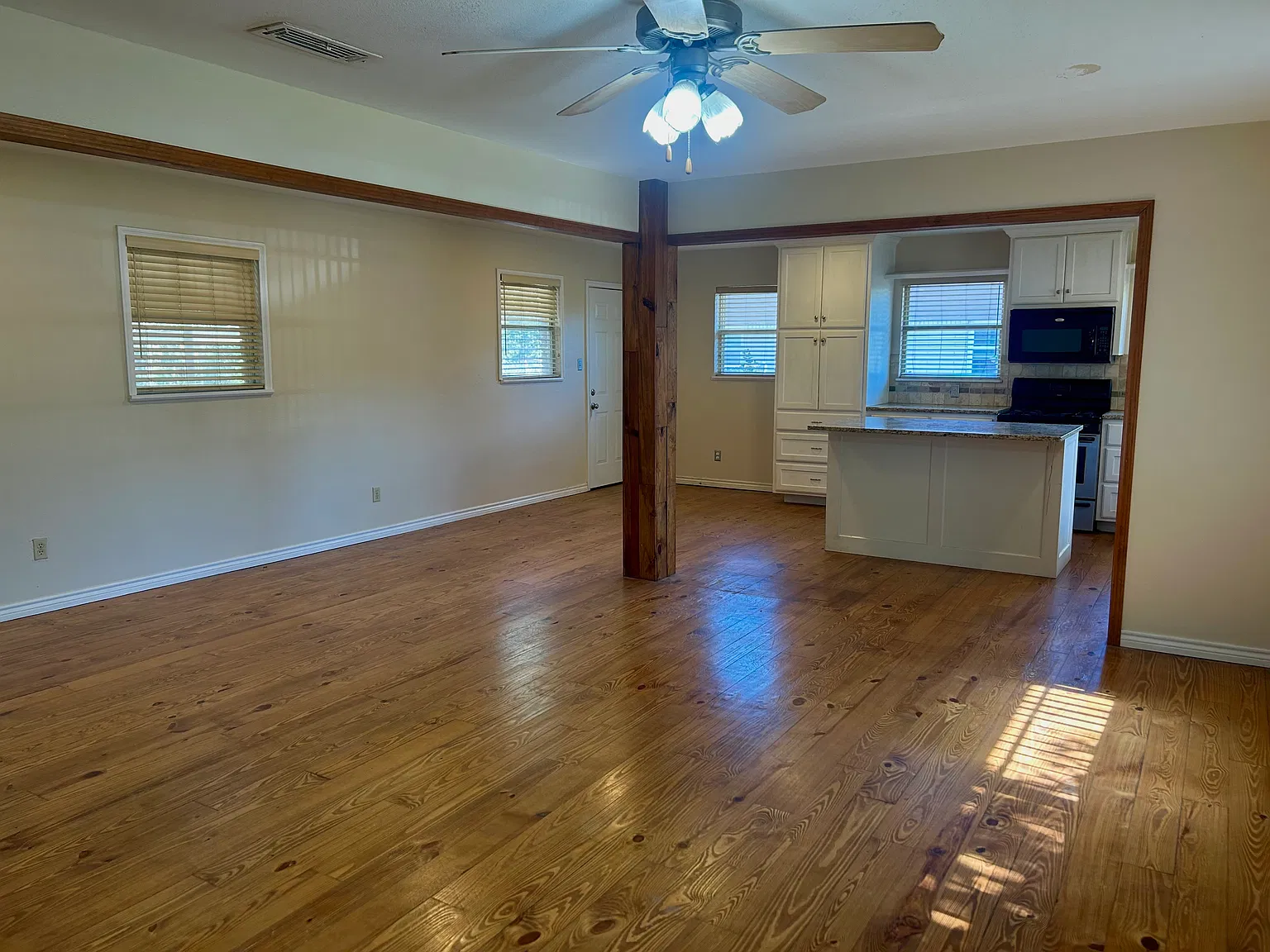 3 bed, 1398 sqft, $1,850 — Photo 4