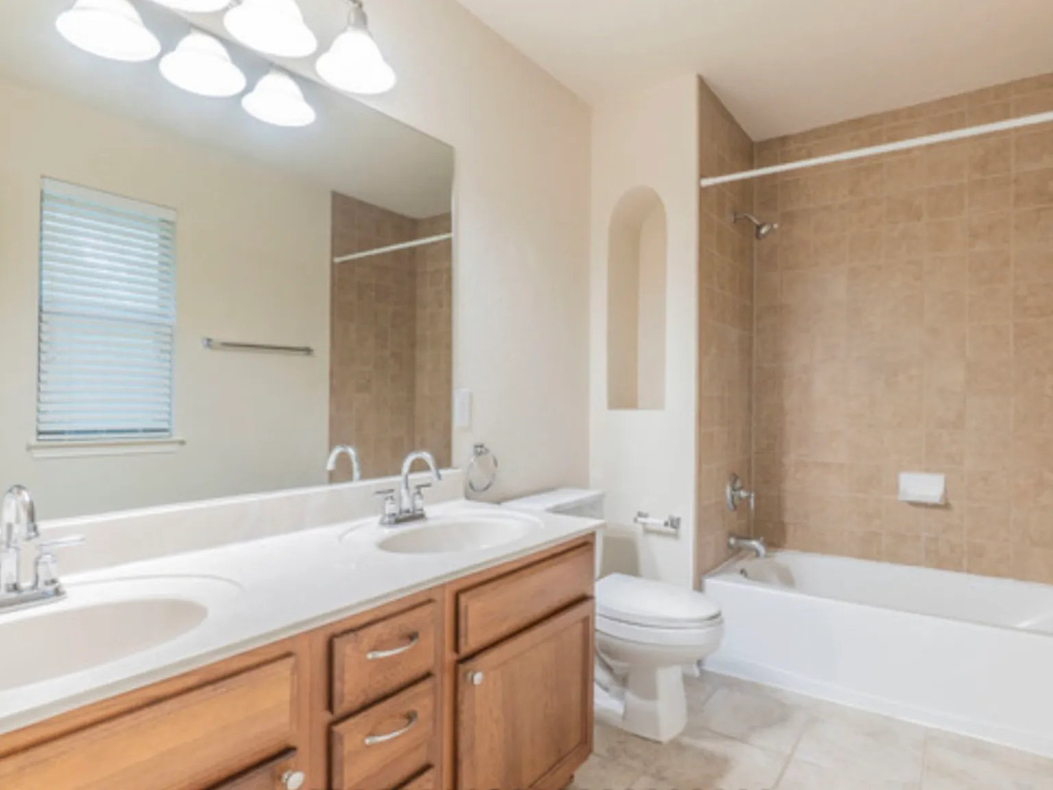 3 bed, 1396 sqft, $1,700 — Photo 4