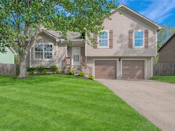 2521 NW Richard Dr, Blue Springs, MO 64015