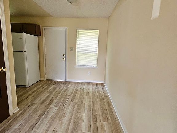 5th image of 11-13 Hedge Ln #13-D