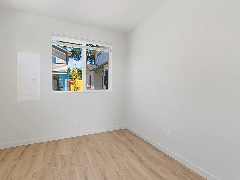 11753 23rd Ave NE — Photo 5