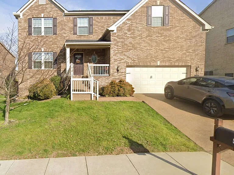 433 Warren Hill Dr — Photo 1
