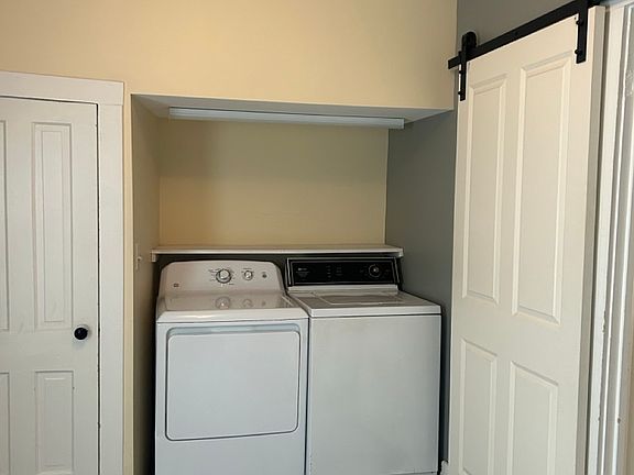 4th image of 215 N Chestnut St