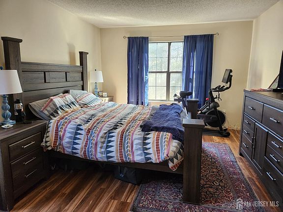4th image of 314 Bromley Pl