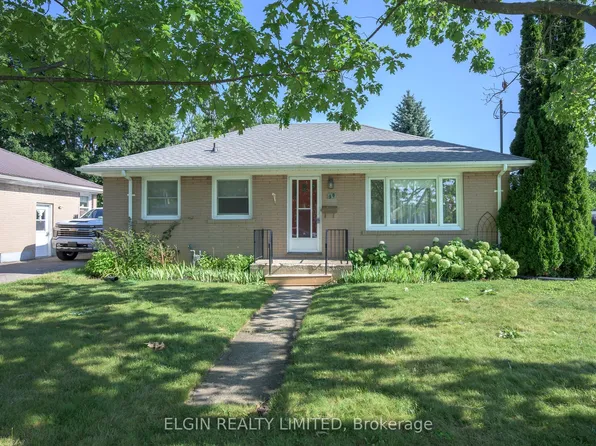 90 Dunkirk Dr, Saint Thomas, ON N5R 1S3