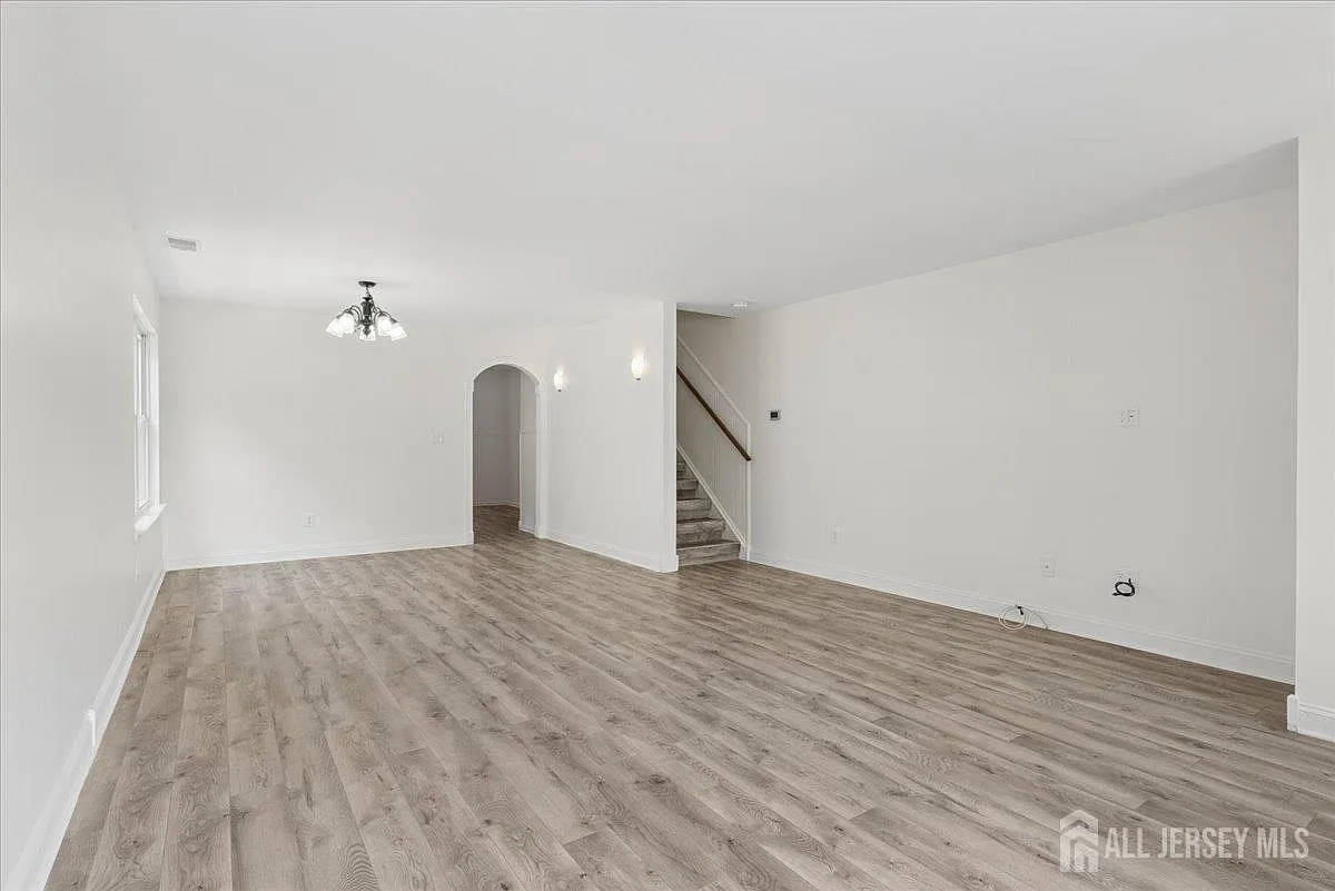 3 bed, 1.5 bath, 1456 sqft, $3,100 — Photo 4