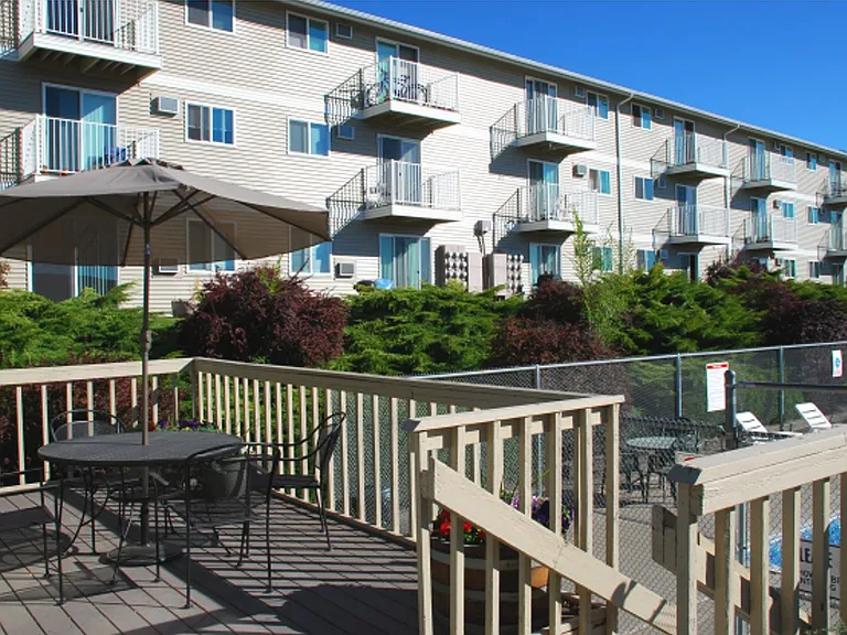 Cedar Green Apartments — Photo 16