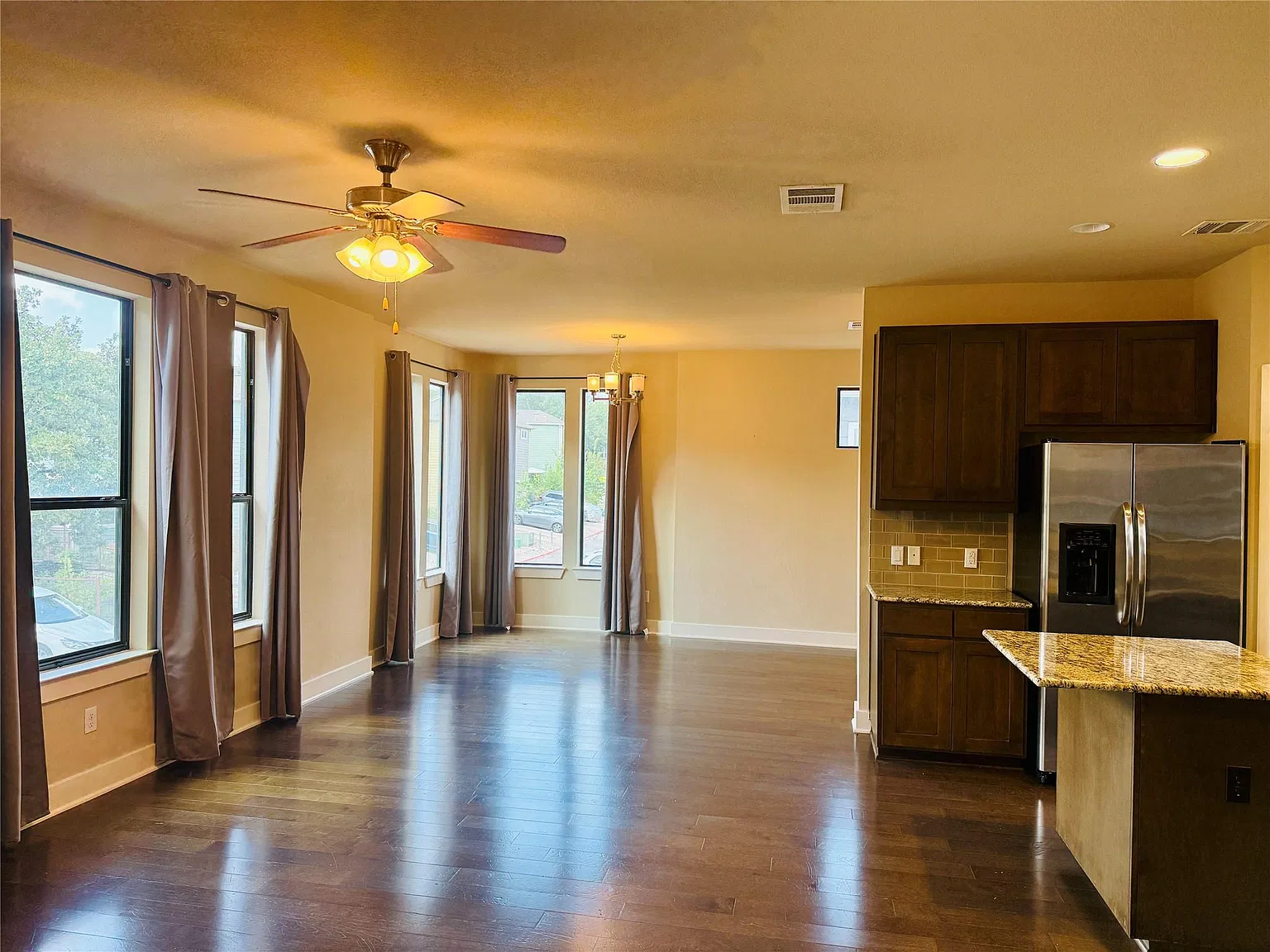2 bed, 2.5 bath, 1408 sqft, $2,300 — Photo 2