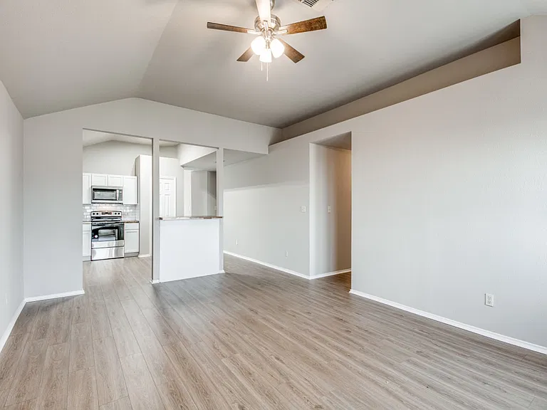 610 Lonestar Park Ln — Photo 9