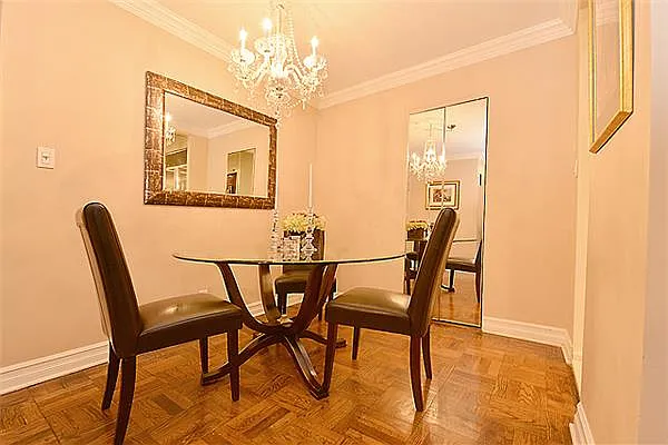 Sold by R New York | media 7