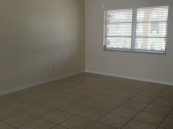 4th image of 240 Skiff Pt APT 1