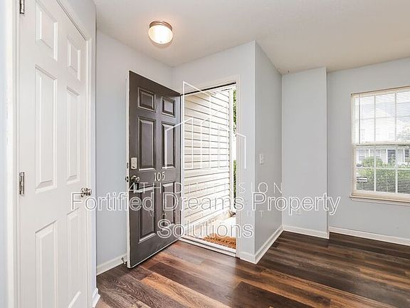 3rd image of 105 Breezeway Ln
