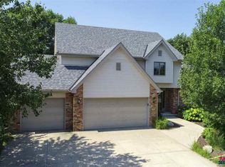 507 Windsor Dr, Papillion, NE 68046