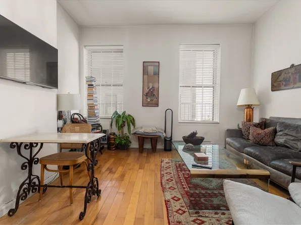 234 East 35th Street image 2 of 7