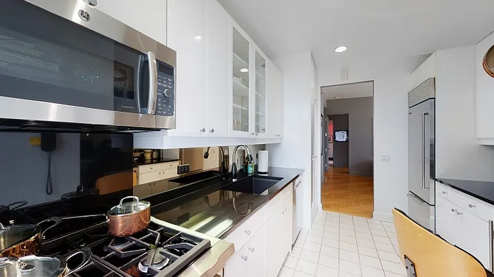 Rented by City Connections Realty | media 6