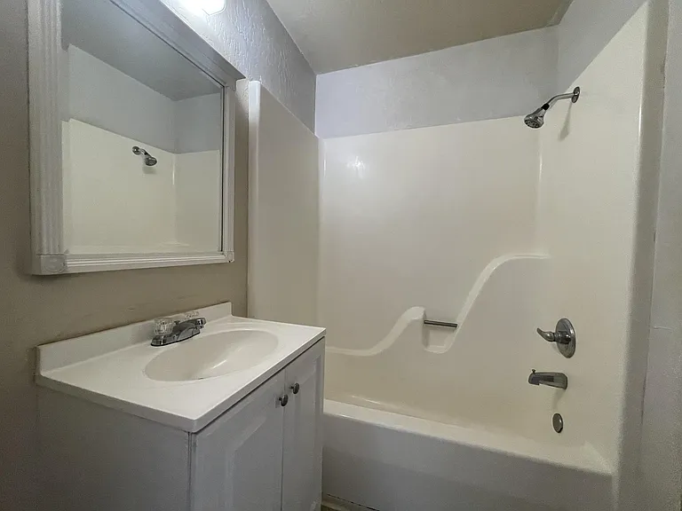 524 W 1st Ave #A — Photo 7
