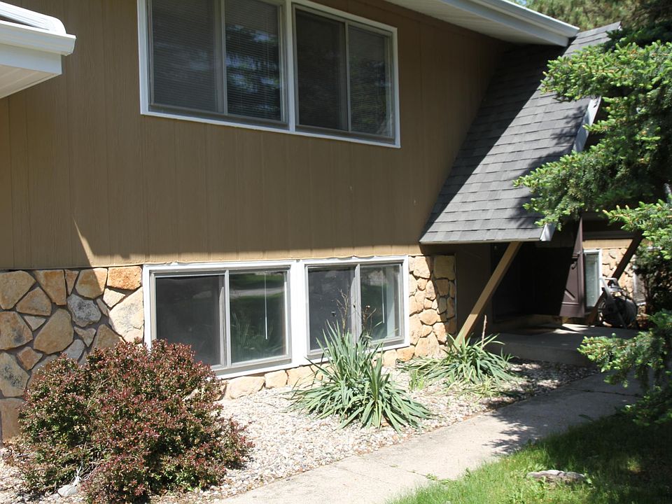 3033 Arbutus Lower Level