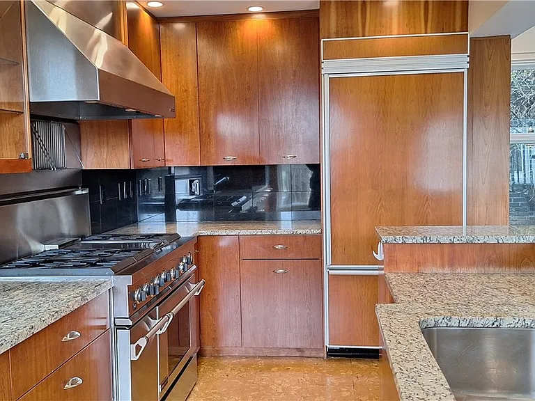 90 E Woodland Rd — Photo 21