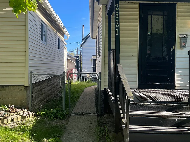 2521 W Michigan St — Photo 26