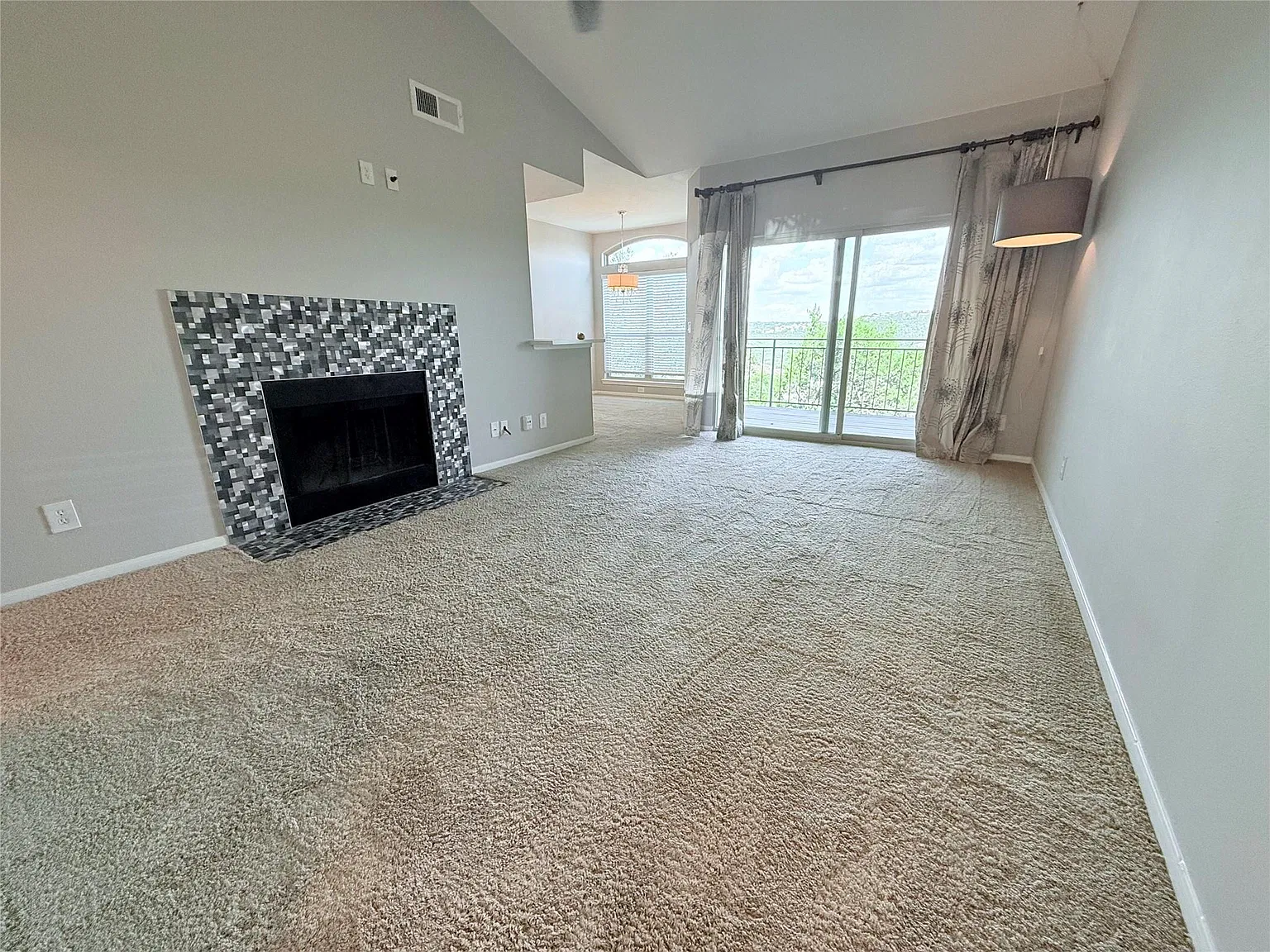 1 bed, 1.0 bath, 706 sqft, $1,350 — Photo 3